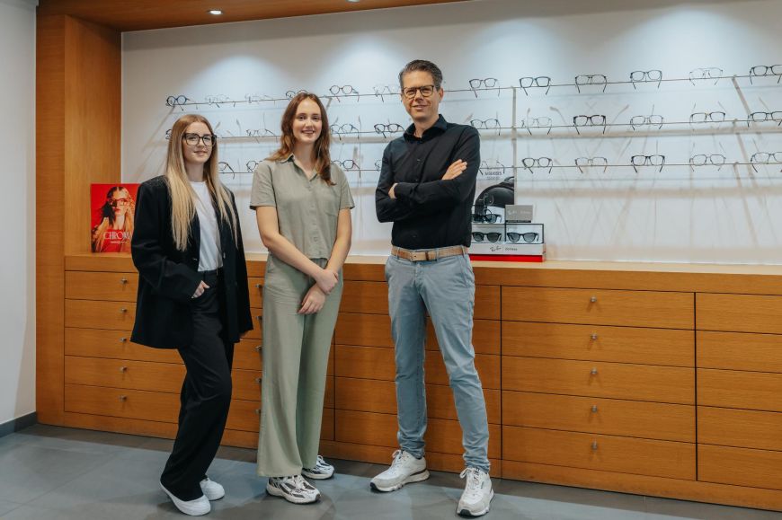 Het team van Optiek Geenen in Achel